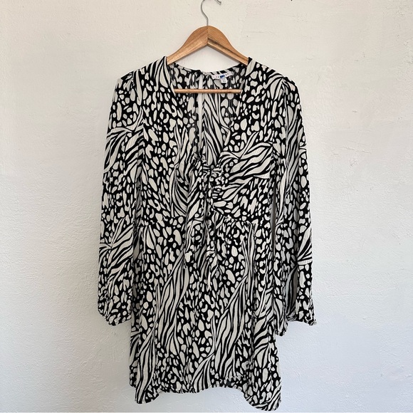 Topshop Bell Sleeve Patterned Mini Dress in Black and White - Picture 1 of 9